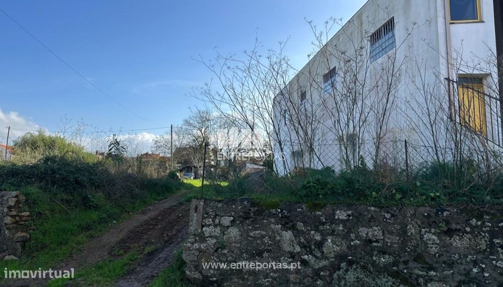 Venda de terreno para construção com 1210m², S. Pedro da Torre, Val