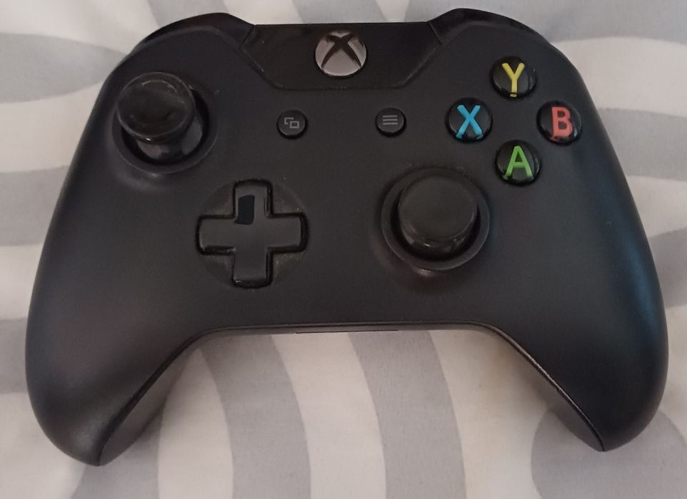 Xbox one com comando e jogo513121648777646085