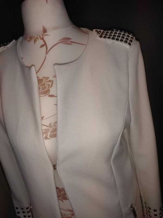 Płaszczyk z ćwiekami na podszewce