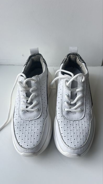 Кросівки жіночі шкіряні