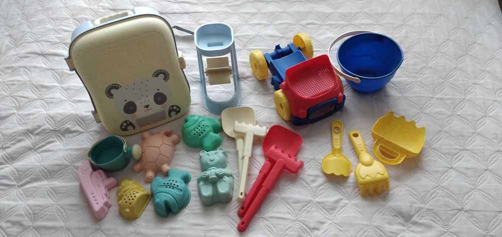 Zestaw zabawek do piasku piaskownicy nad morze w plecaku + autko