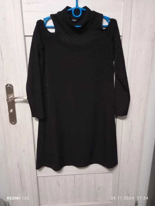 Sukienka na sylwestra/ imprezę czarna ze stójką odkryte ramiona 38/44