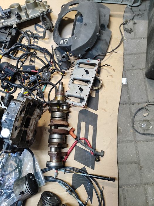 Części głowica blok tłoki alternatorbrp evinrude et 90