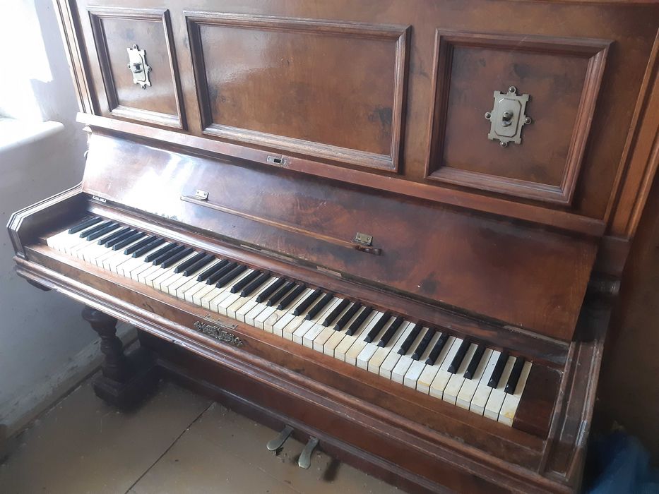 Stary Antyczny Fortepian