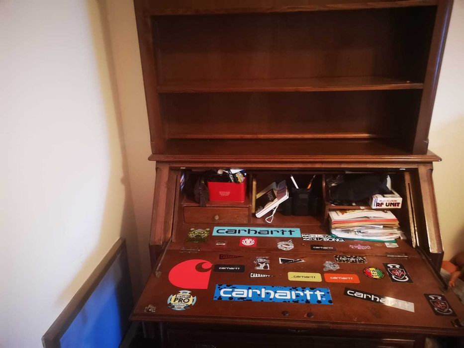 Estante/secretaria em bom estado