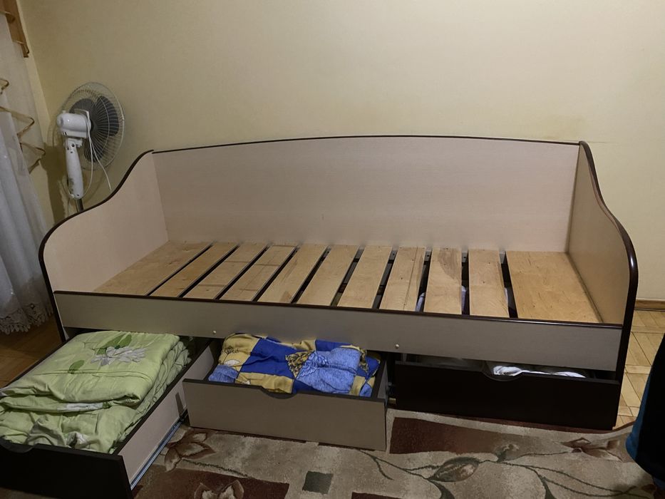 Ліжко спальне одномісне