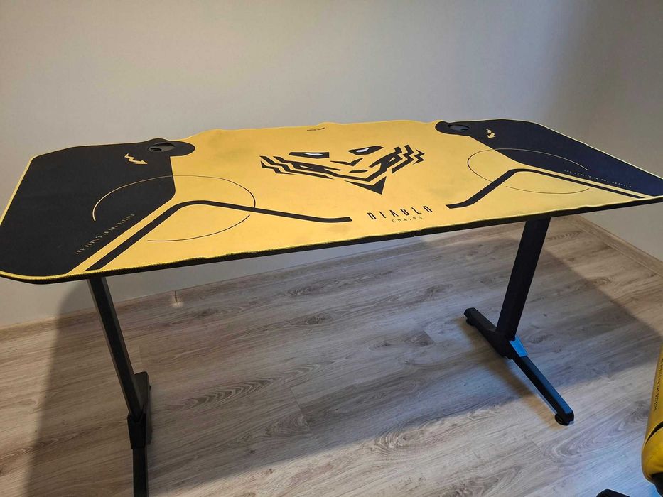 Biurko + fotel gamingowy Diablo Chairs kolor żołty