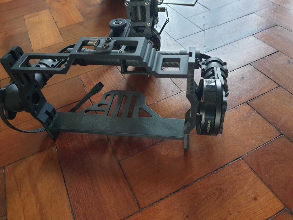 Camera Gimbal for Large Cameras (CHRISTMAS PRICE Valid Until 12/31 — €145)64298012346371123