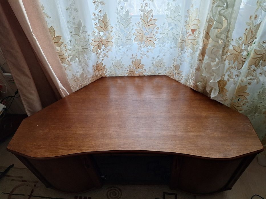 Продам тумбу (дерево)