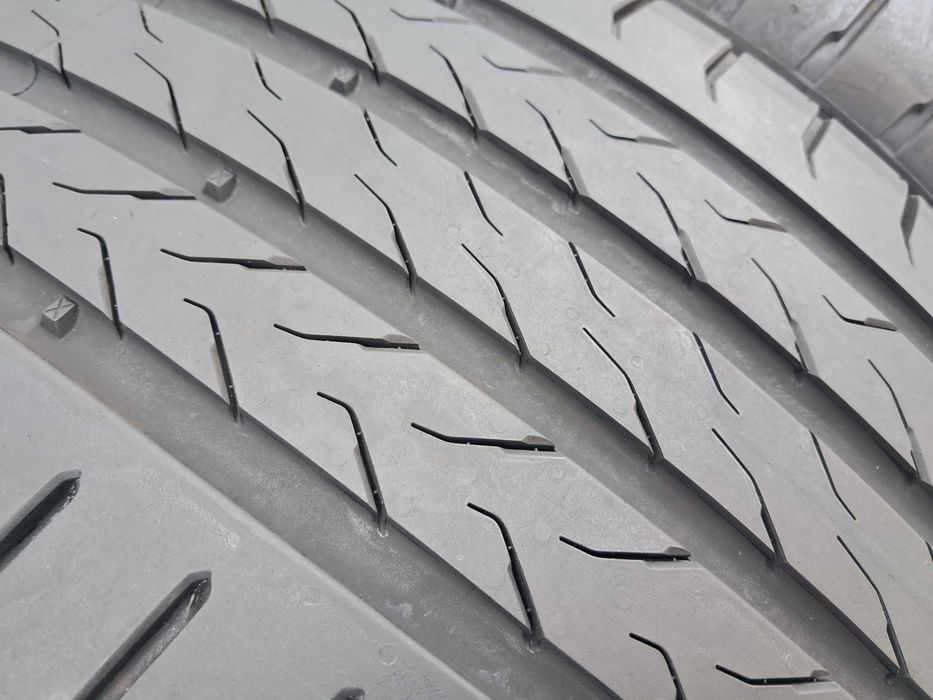 Резина літо 99% протектор Continentаl 245/40 R20Eco Contact 6Q