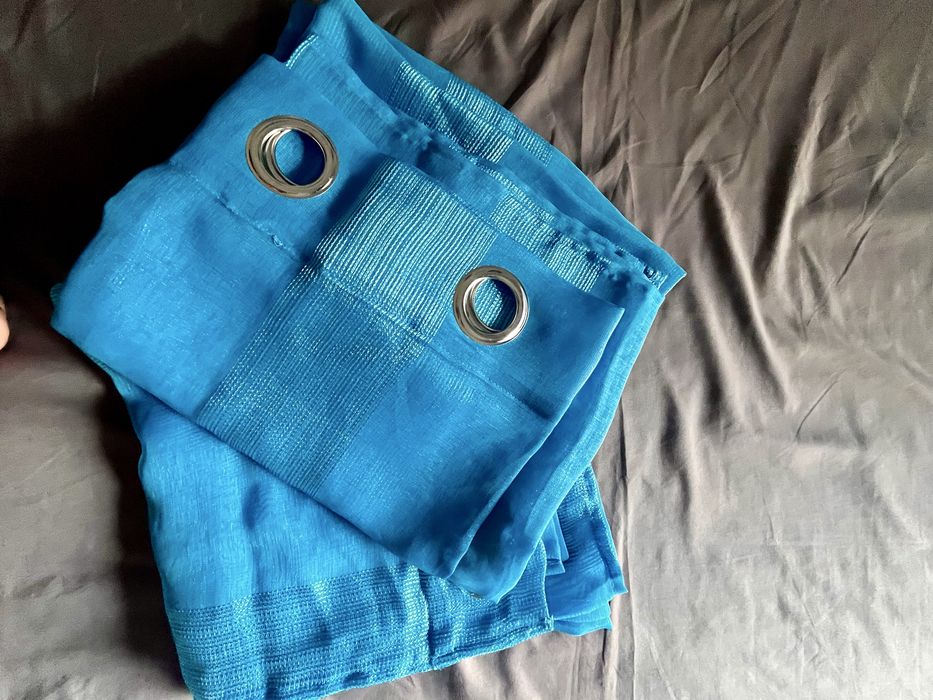 2 Cortinados + 2 Almofadas (€4/cada)