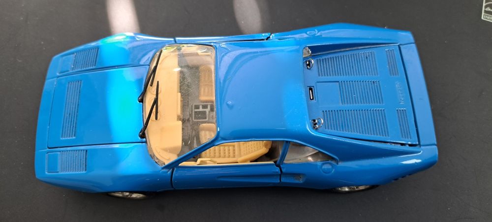 Машинка модель  ferrari gto 1984 bburago 1/24