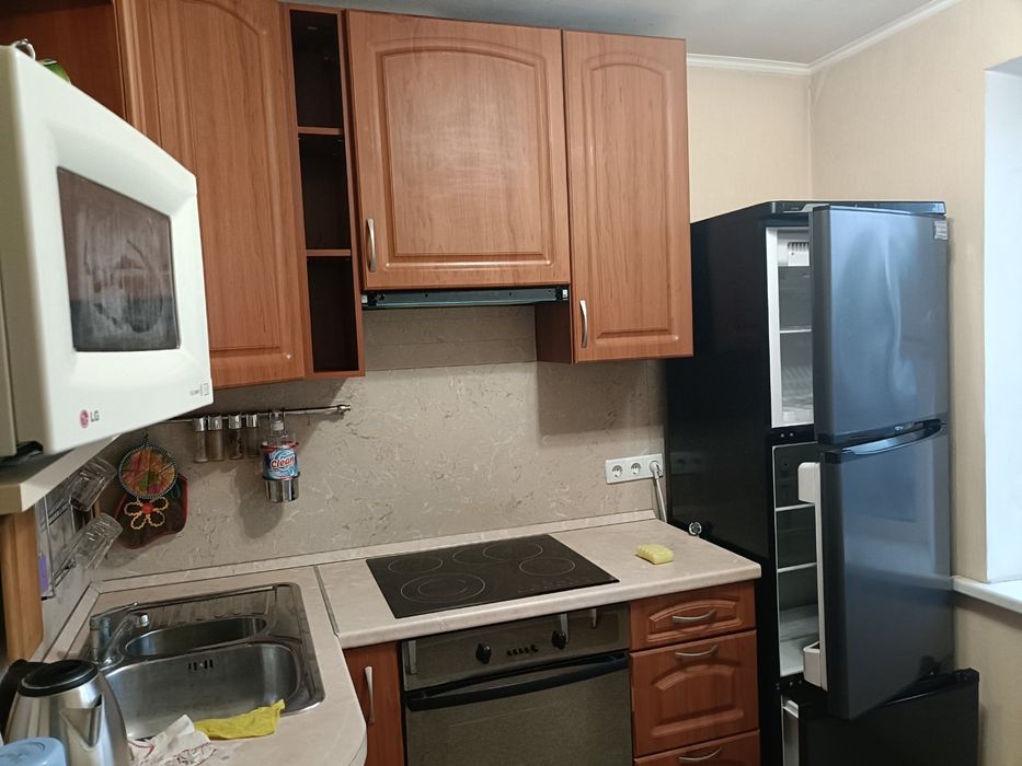 Голосiiвський проспект,13. М.Демiiвська.