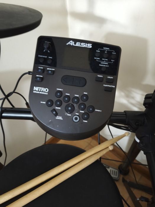 Bateria Eletrónica Alesis Nitro – Kit Completo