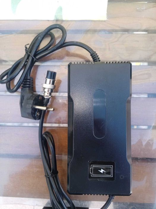 Carregador 96,6v 1,5a 4 Pin (Novo)