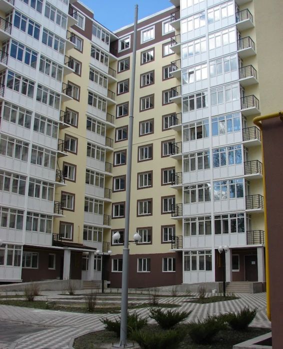 Студія 46м2 без ремонту біля парку