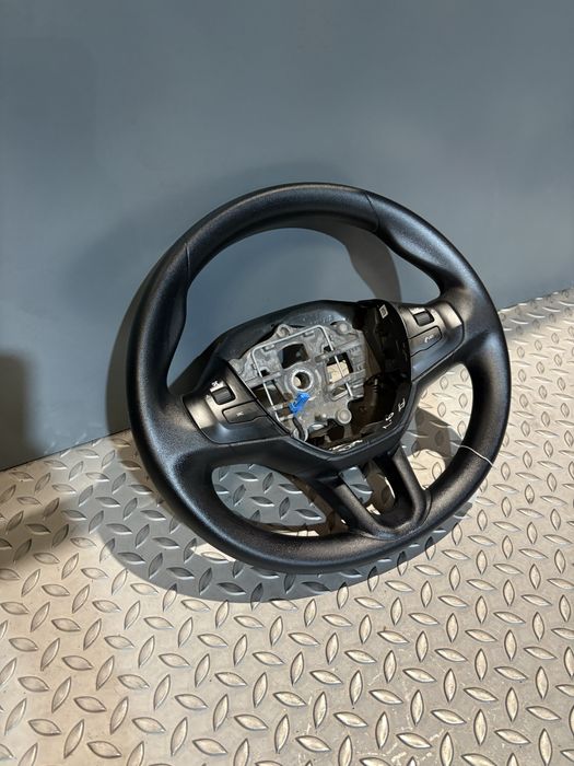 Volante Peugeot 208