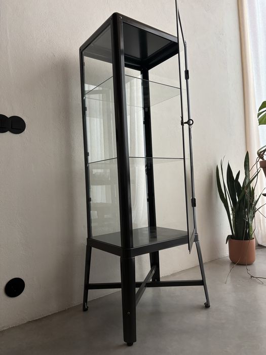 Vitrine IKEA cinza