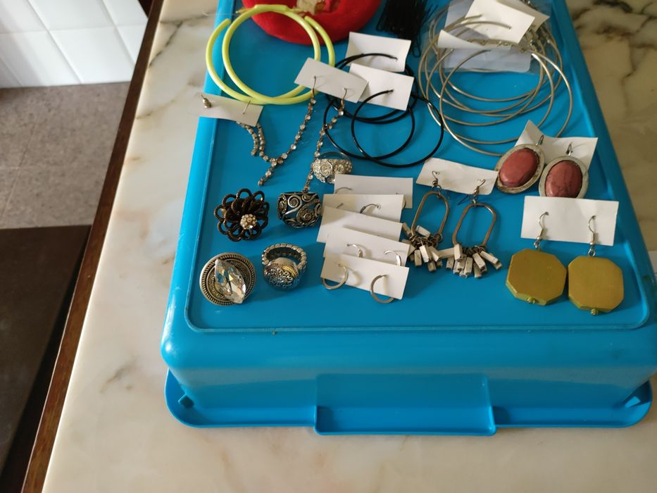 Pack 2 c/26 peças bijuterias novas, fecho do estabelecimento