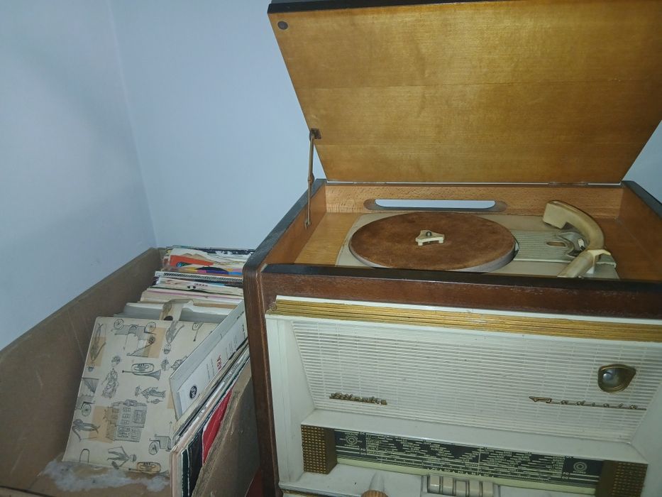 Radio gira disco antigo por  70 €