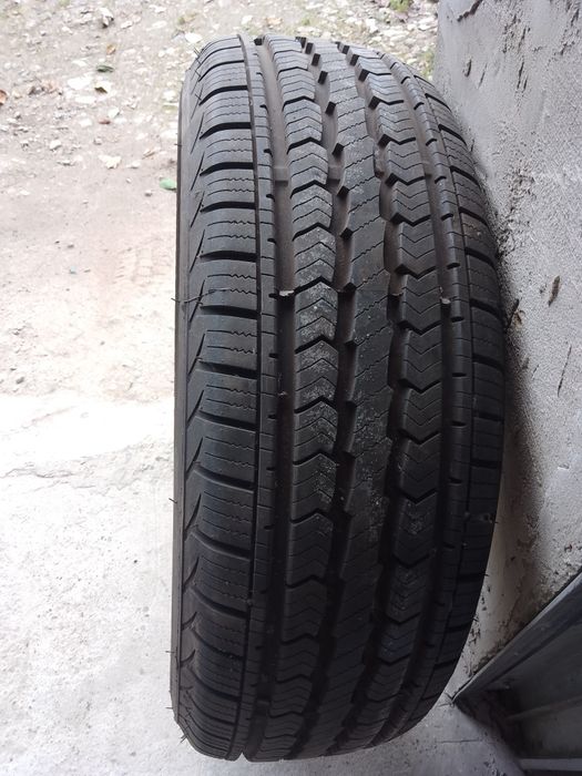 Шина 225/65 R17.