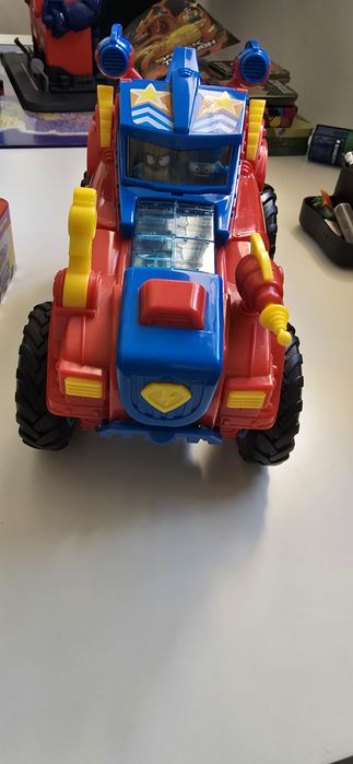 Pistas da Hot Wheels e outros brinquedos