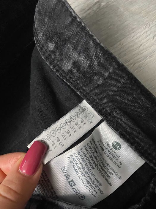 Spodnie proste skinny leg Yessica C&A 38 M czarne dżinsowe z elastanem