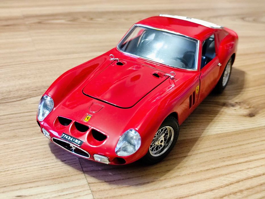 Ferrari 250 GTO 1:18 BBURAGO Stand BDB Prezent Kolekcja