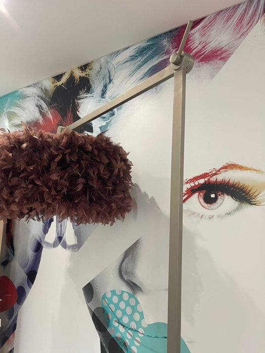 Candeeiro de Pé em alumínio com um design exclusivo