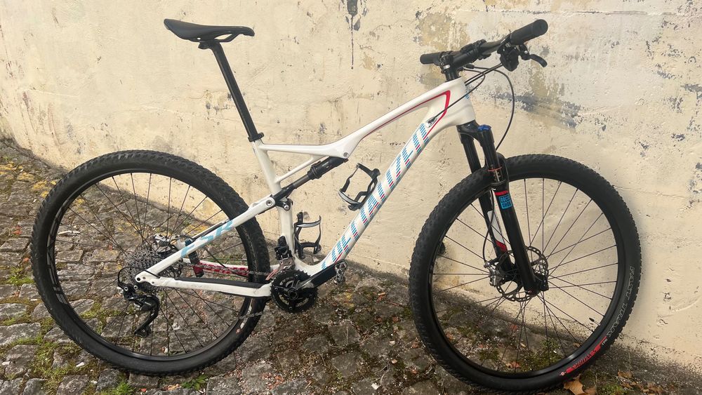 Bicicleta BTT Specialized suspensão total L