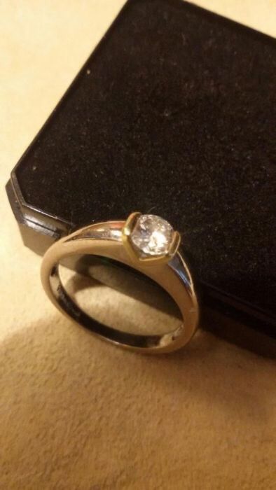 Pierscionek z brylantem 0,33 ct, biale zloto