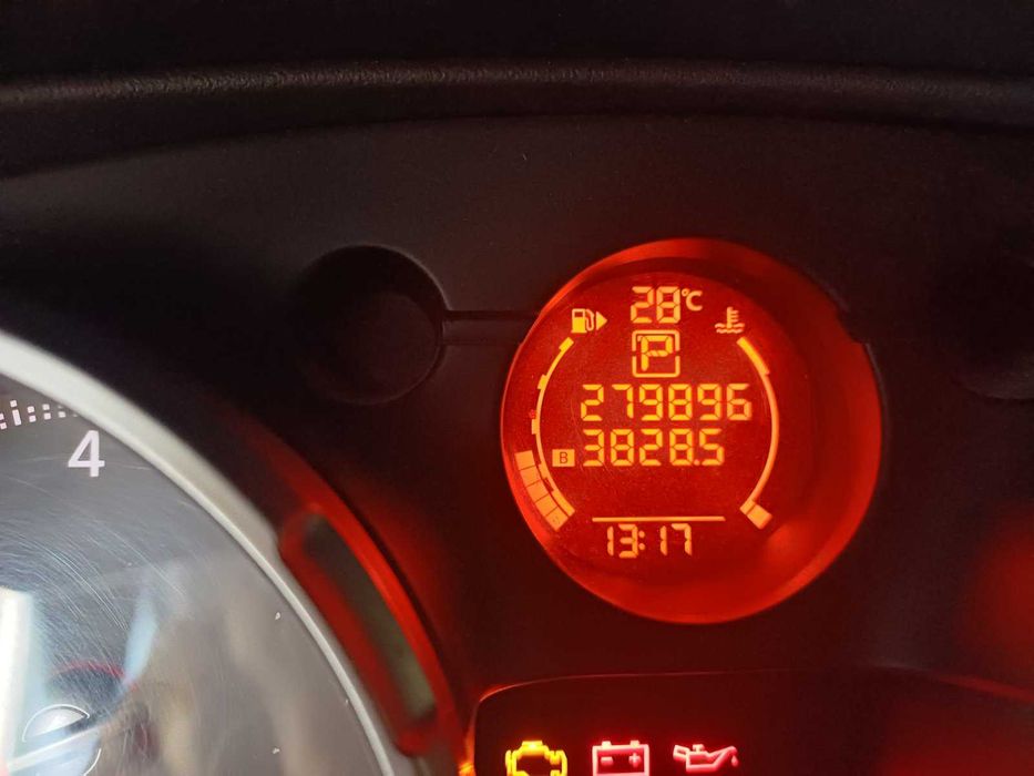 продати автомобіль Nissan Qashqai 2009