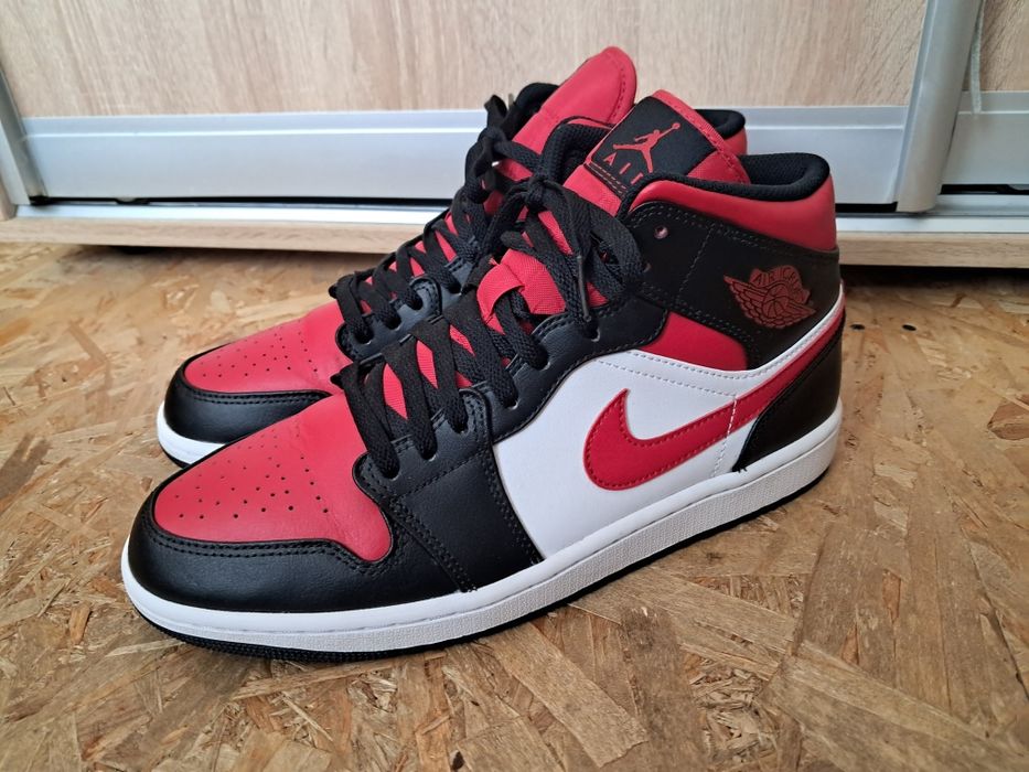 Кросівки Nike Jordan 1 Mid White Black Red 554724-079