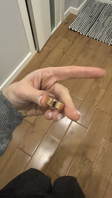 Oura ring 4 gold (size 6)