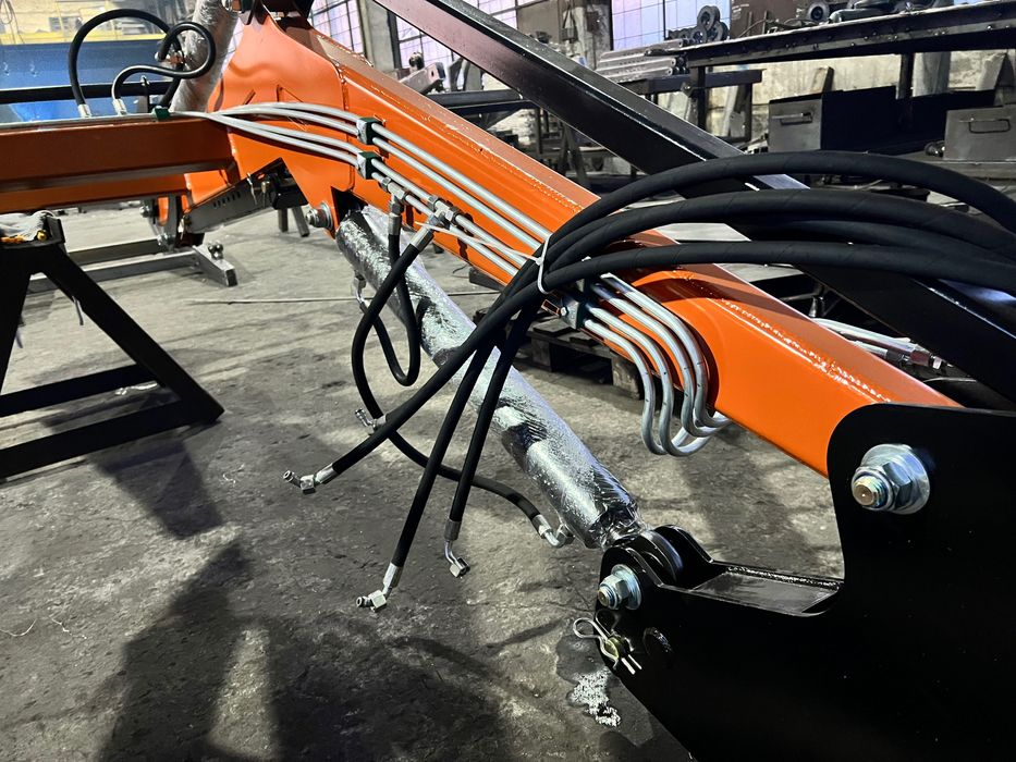 Быстросъёмный погрузчик КУН-1800 на трактор МТЗ ЮМЗ Т-40 с ковшом 1 м3