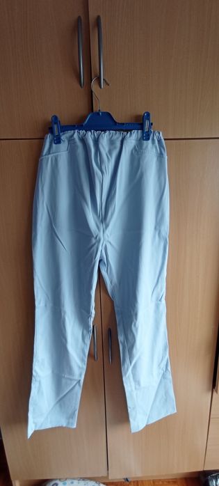 Selling maternity trousers