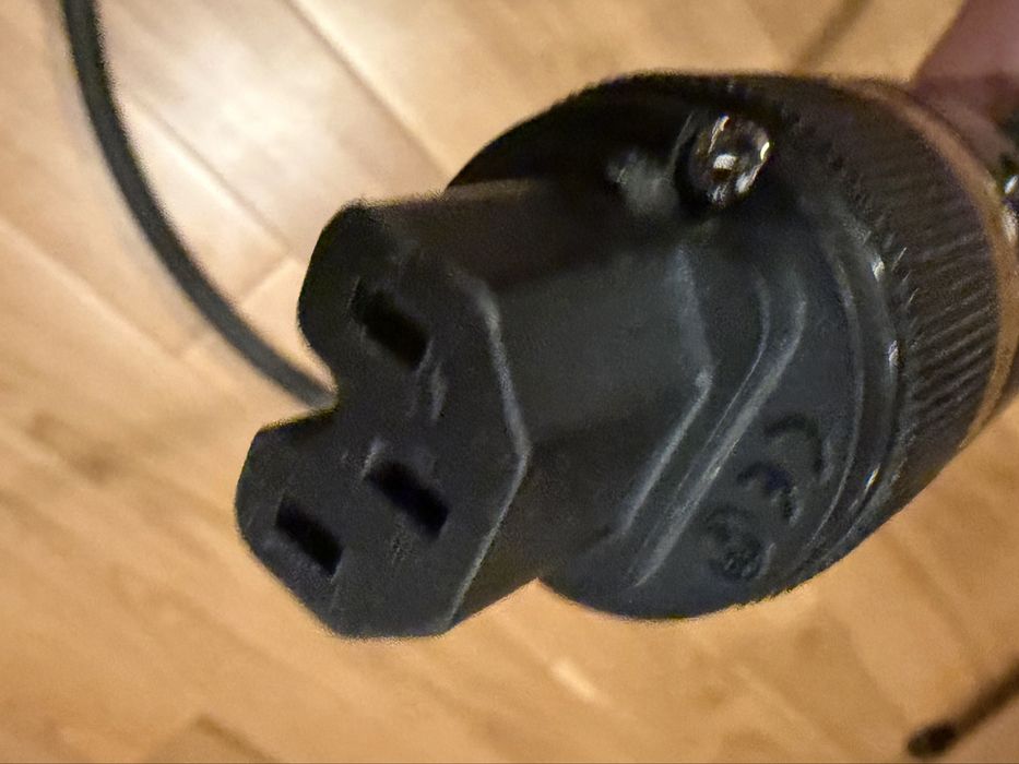 Illuminati Power Reference One kabel sieciowy