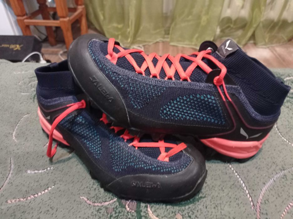 Кроссовки Salewa для треккинга оригинал размер-40 по факту стелька-26