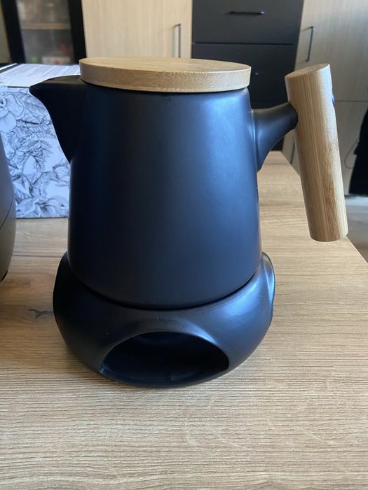 Dzbanek do herbaty z podgrzewaczem