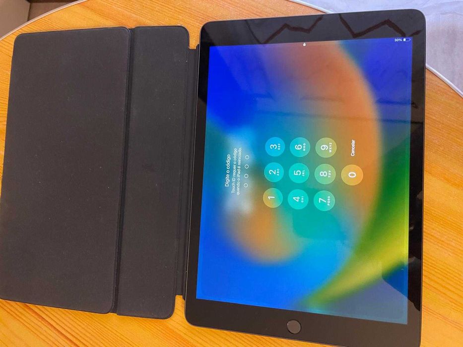 iPad APPLE (10.2 - Cinzento Sideral) com capa e teclado, película anticrash e caneta APPLE pencil