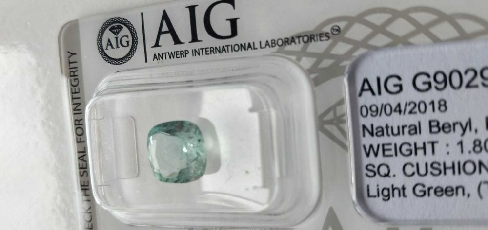Esmeralda natural com 1,80 Cts, Talhe Cushion, com Certificado