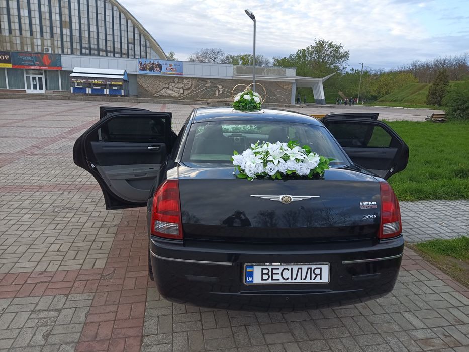 Оренда та продаж весільних прикрас для автомобіля кортежу на урочистості (Весілля, вінчання або заручини)