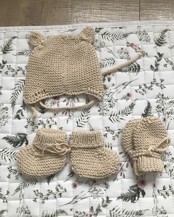 Czapka uszatka i niechodki z wełny hand made
