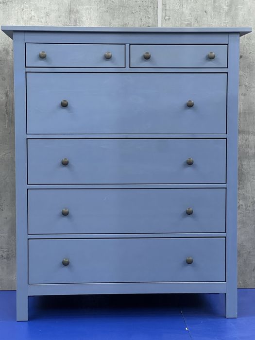 Komoda ikea Hemnes bejcowana na błekit