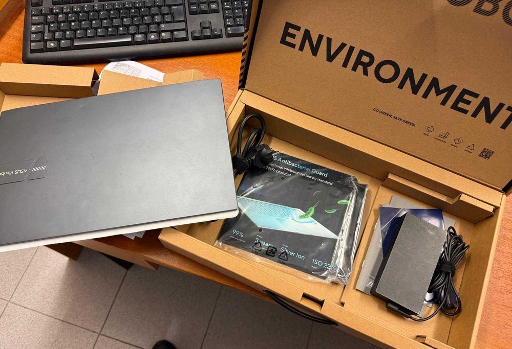 Portátil ASUS Vivobook Pro M6500Q