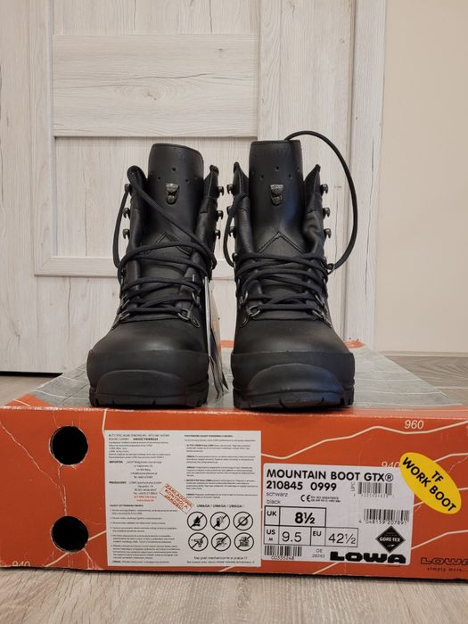 Bottes De Montagne Lowa Mountain Boot GTX - Noir - Taille 41 (UK 7) - Occasion