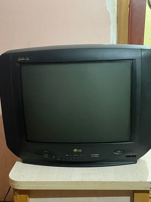 Продам телевизор в отличном состоянии оригинал