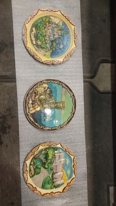 Декоративна настінна тарілка.