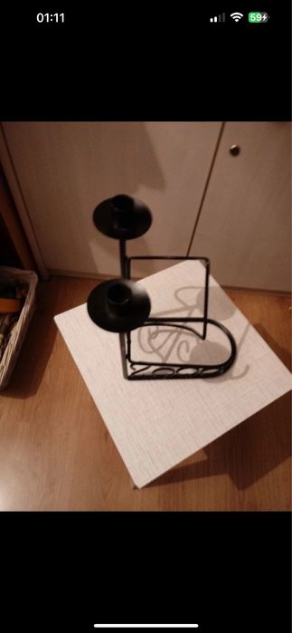 Swiecznik  i butelke wina