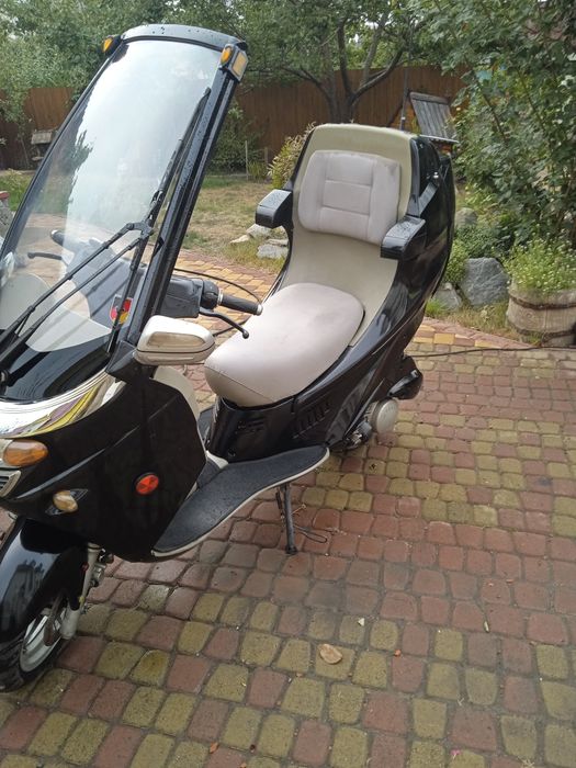 Скутер мотоцикл  150 куб..